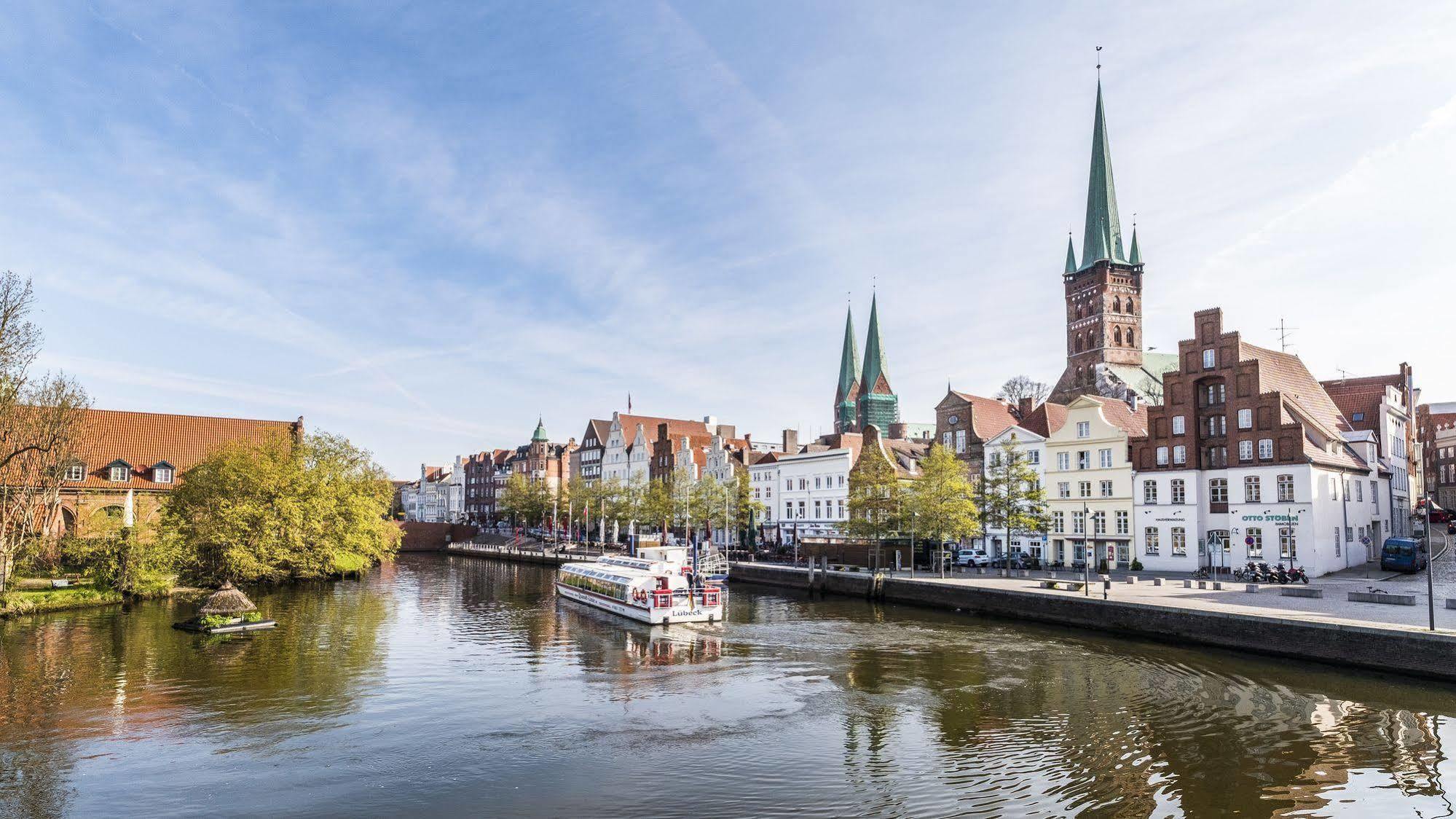 Hotel Jensen Lübeck Exteriör bild