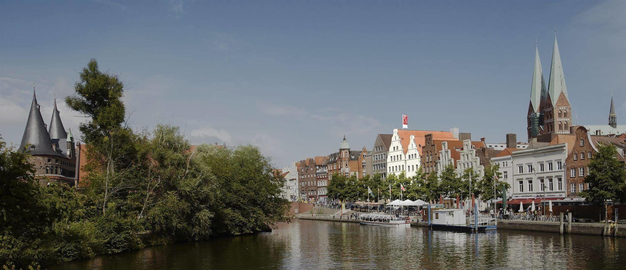 Hotel Jensen Lübeck Exteriör bild